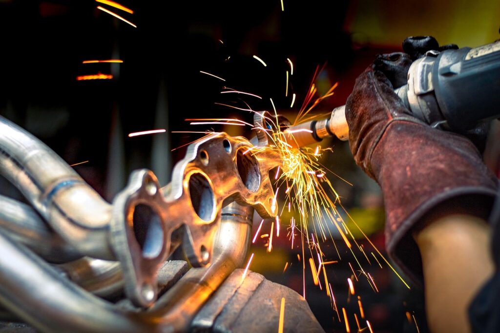 isaac neon spark 6380384 1280